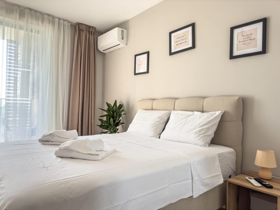 Bed, Photo of the whole room, Bedroom, towels, air conditioner