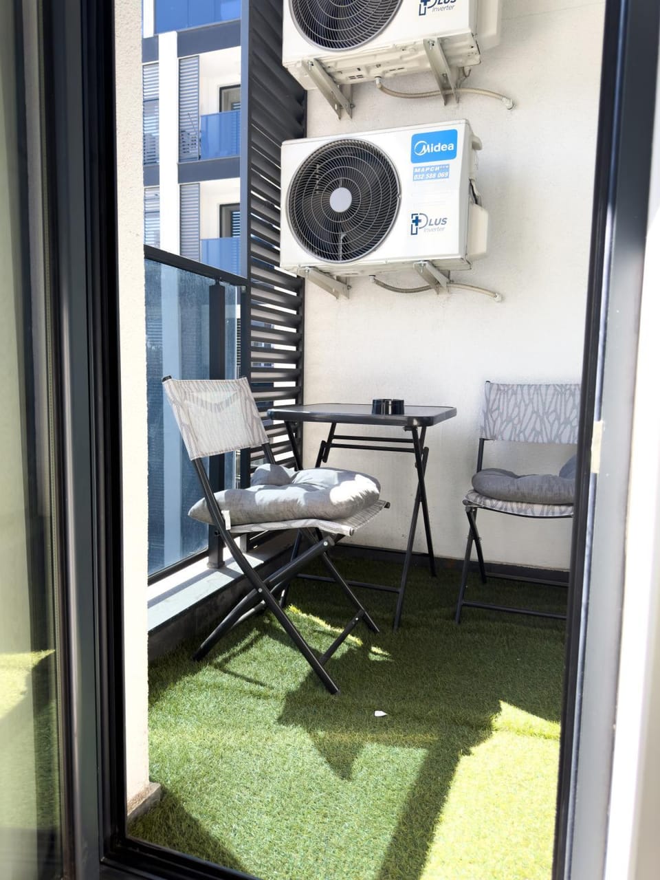 Property building, Balcony/Terrace, Seating area, Dining area, air conditioner
