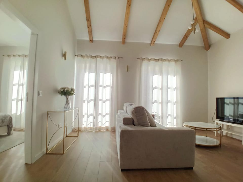 Communal lounge/ TV room, TV and multimedia, Living room, Seating area, Evening entertainment