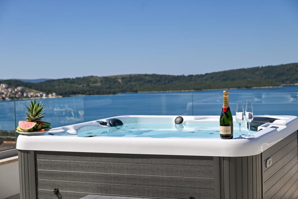 Hot Tub, Hot Tub, Sea view
