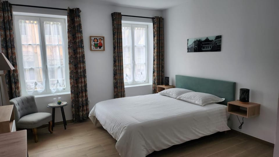 Bed, Photo of the whole room
