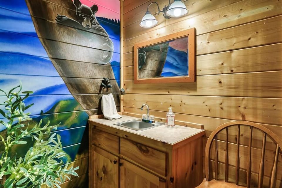 Groot's Place - 5 min to main parkway!! House in Pigeon Forge