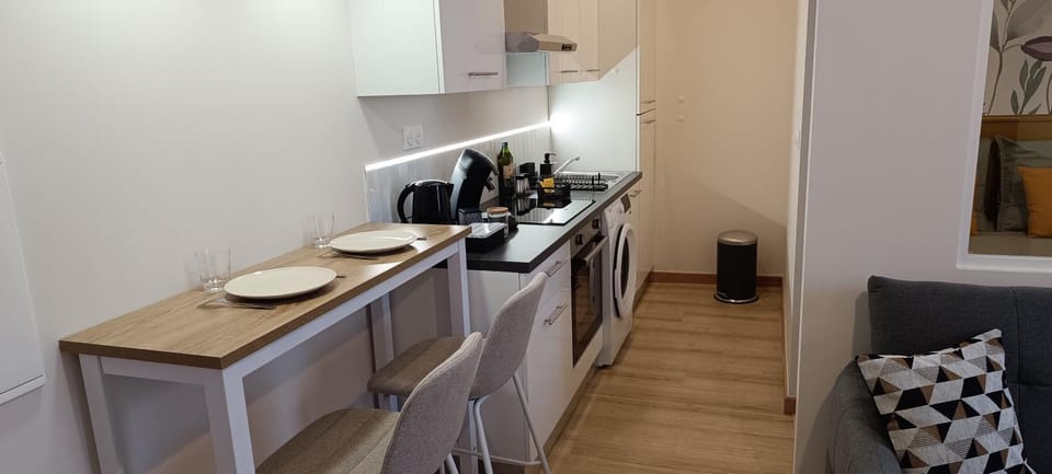 Kitchen or kitchenette, Dining area, stove