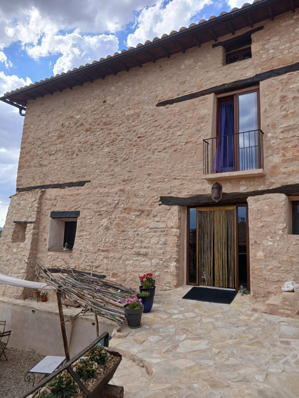 Property building, Patio, Balcony/Terrace, Balcony/Terrace