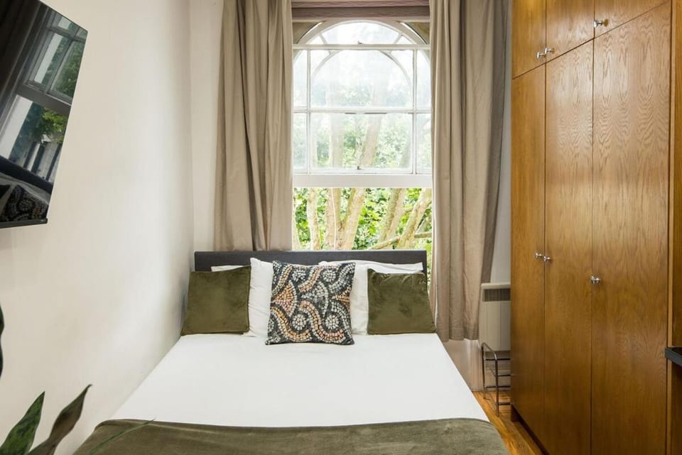 Bed, TV and multimedia, Photo of the whole room, Bedroom, wardrobe