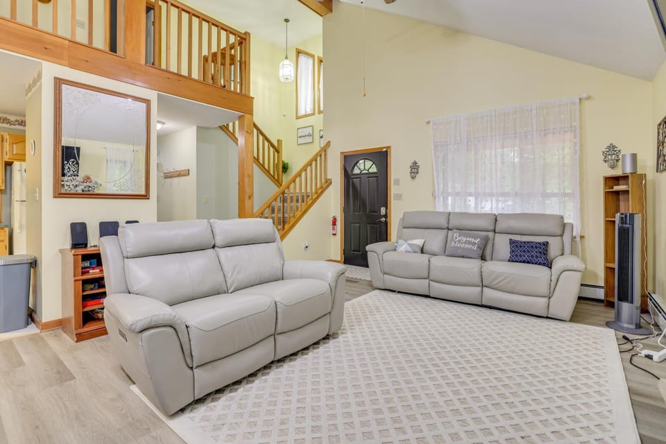 Private Hot Tub: Lakefront Poconos Home! House in Coolbaugh Township