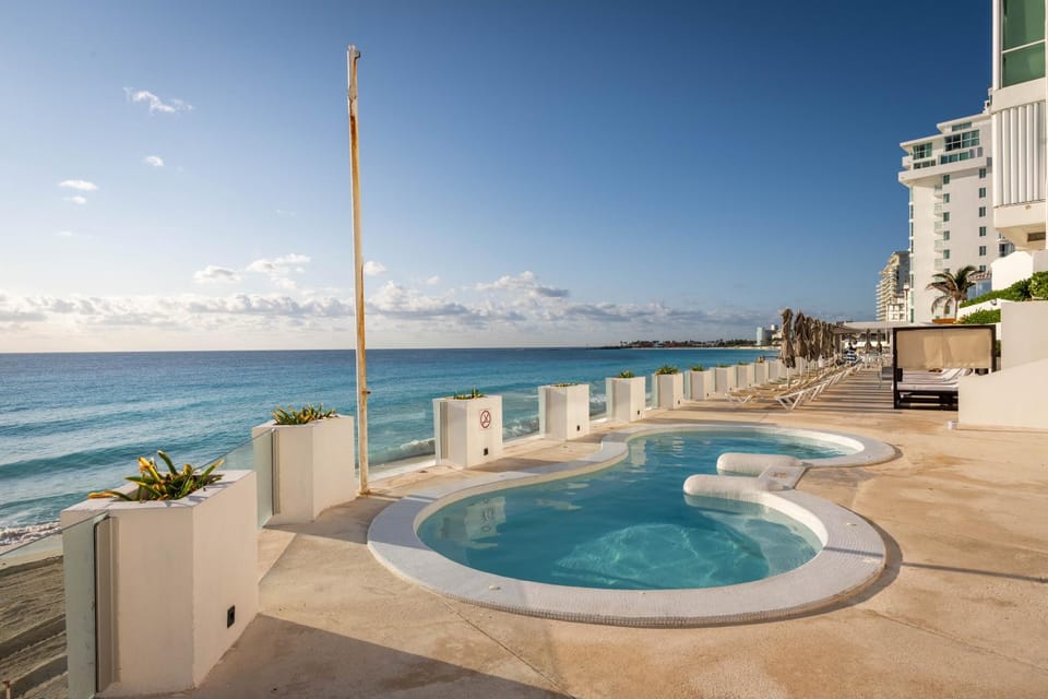 Swimming pool, sunbed