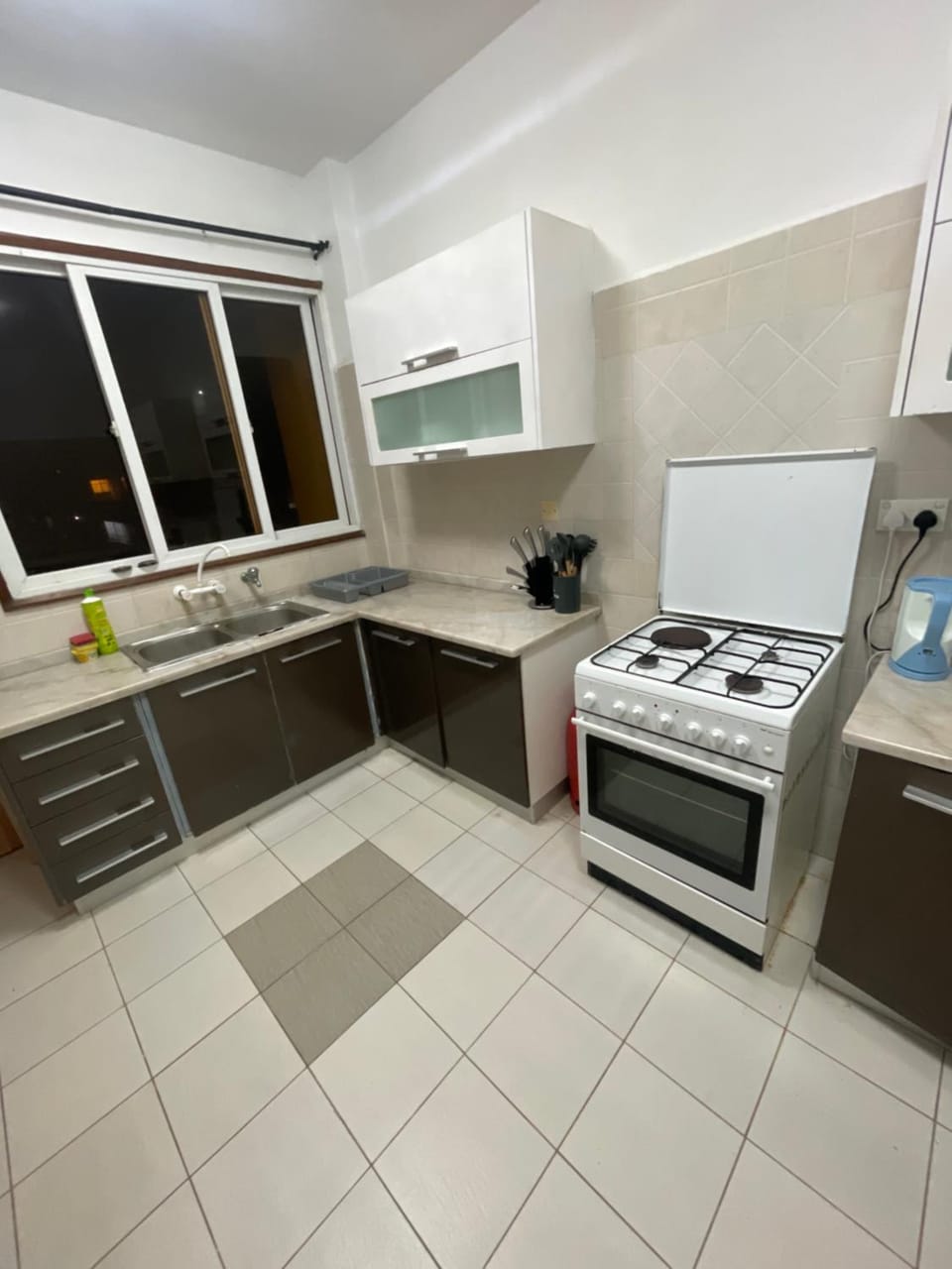 Kitchen or kitchenette, dishwasher, oven, toaster