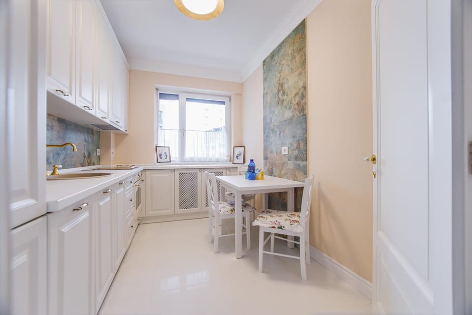 Kitchen or kitchenette, Dining area, dishwasher, oven, stove