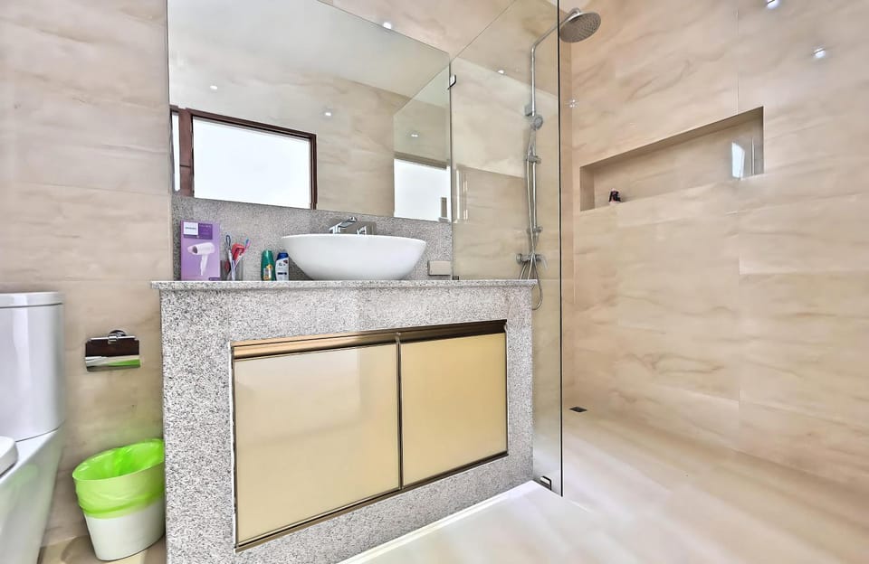 Shower, Bathroom, Kitchen or kitchenette