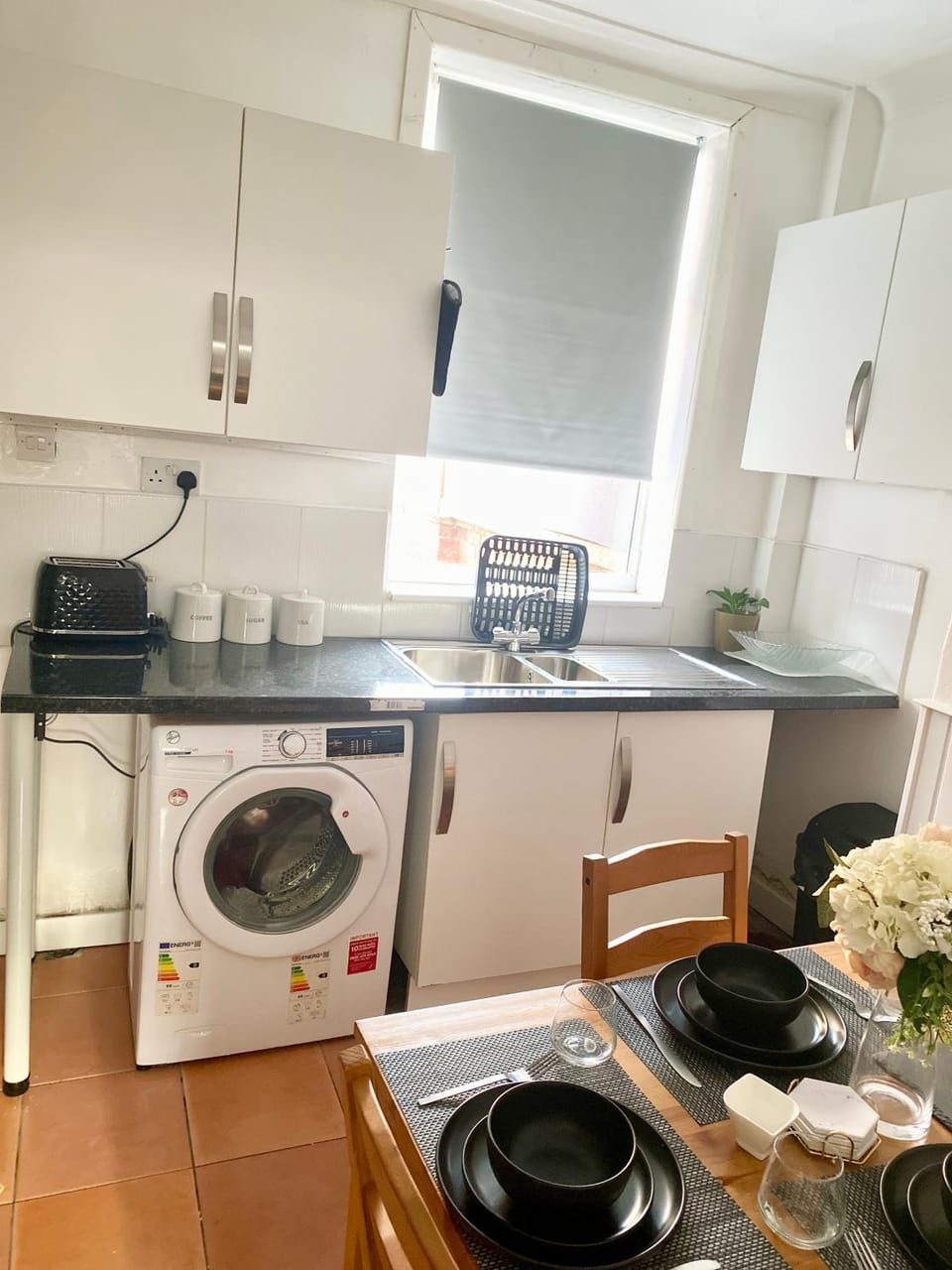Coffee/tea facilities, Kitchen or kitchenette, oven, toaster, washing machine