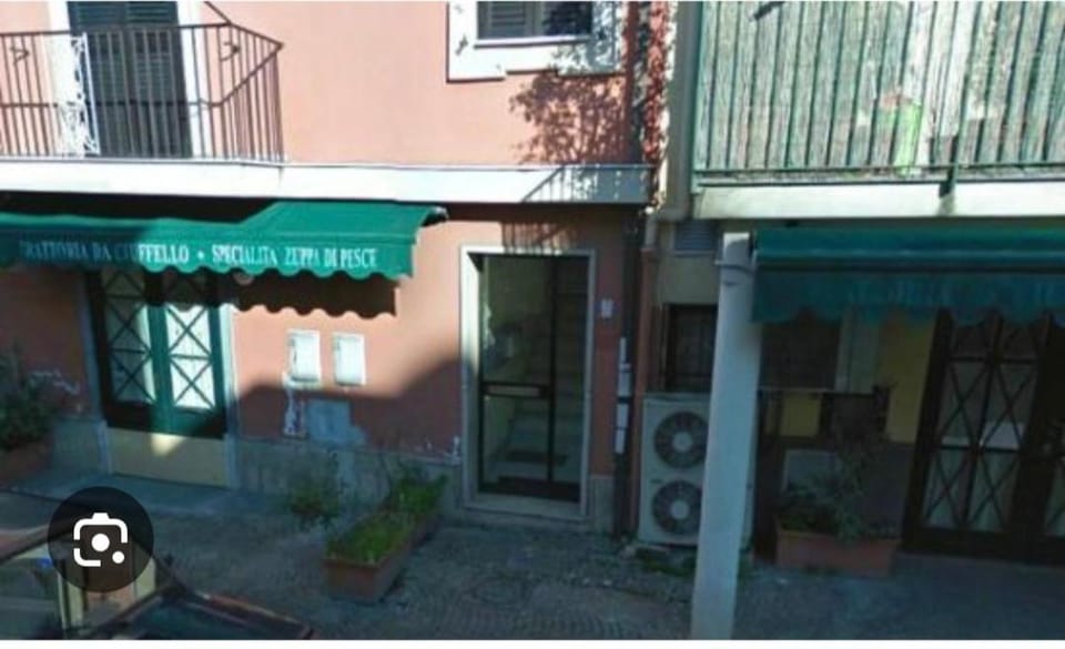 Property building, Restaurant/places to eat, Day