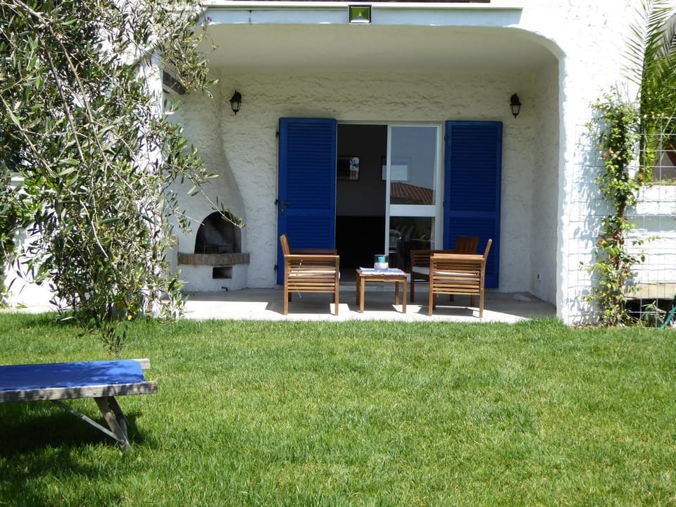 Property building, Patio, Spring, Day, Garden, Garden view