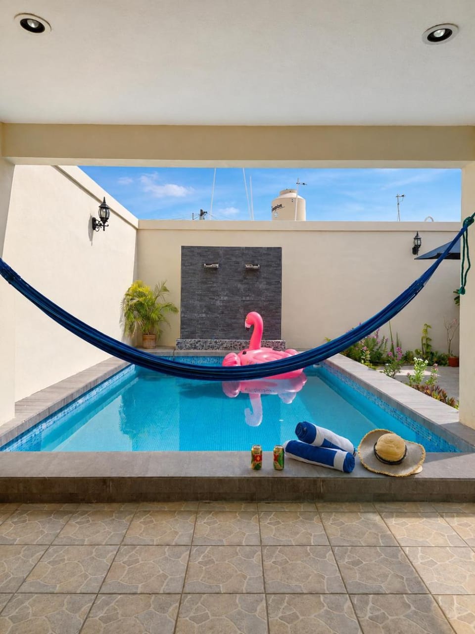 Patio, Swimming pool, sunbed