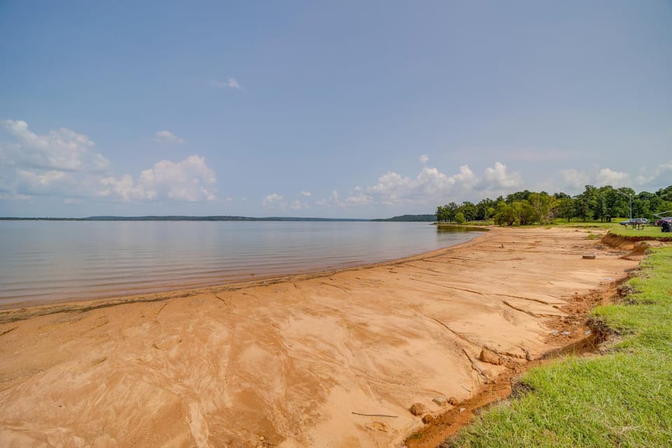 Walk to Lake, Parks and Dining Eufala Family Home! House in Longtown