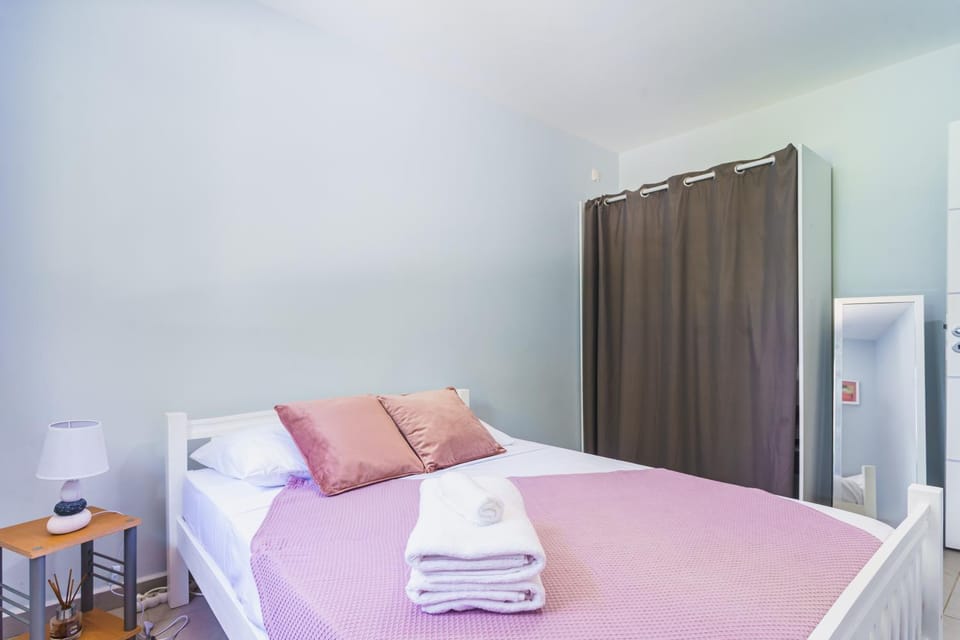 Bed, Photo of the whole room, Bedroom, towels, wardrobe
