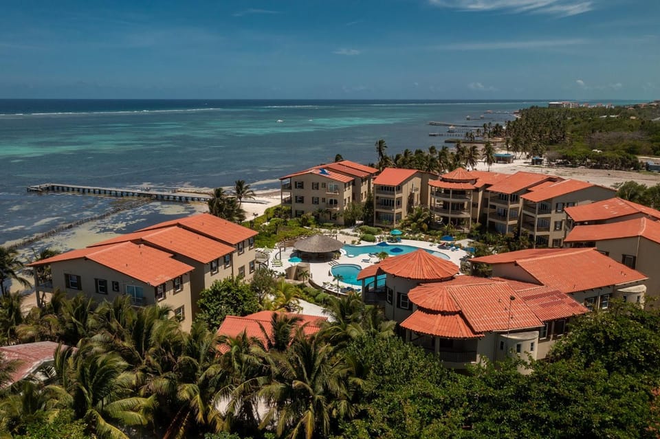 Residences at Barrier Reef 11A Garden View 2 BR by Stay Floreo House in Corozal District