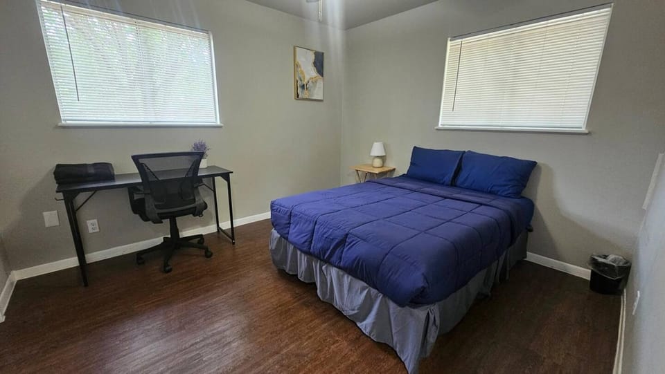 Homey 2BR Home Near Downtown & Airport House in Austin