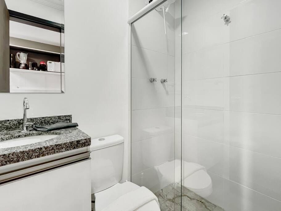 Shower, Toilet, Bathroom, towels