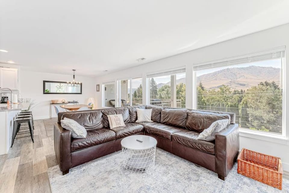 Park Pointe: City Sights Chalet (A204) Apartment in Chelan (In Town)