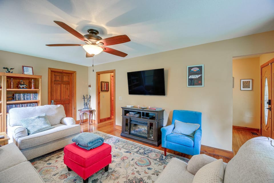 Peaceful Bluff City Retreat w/ Fire Pit & Grill House in Bristol
