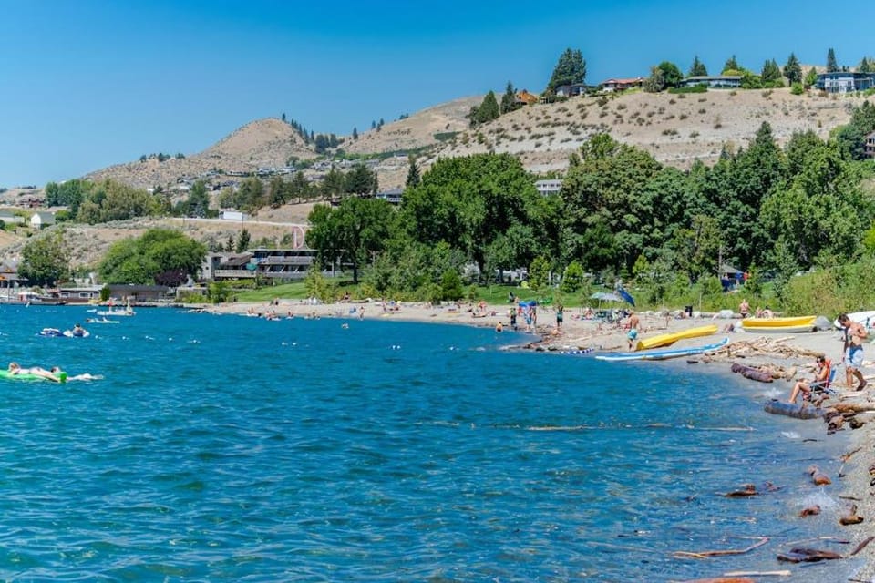 Park Pointe: Splendor on the Sun Deck (C202) Apartment in Chelan (In Town)