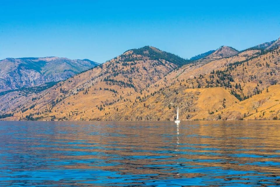 Park Pointe: (A104) Apartment in Chelan (In Town)