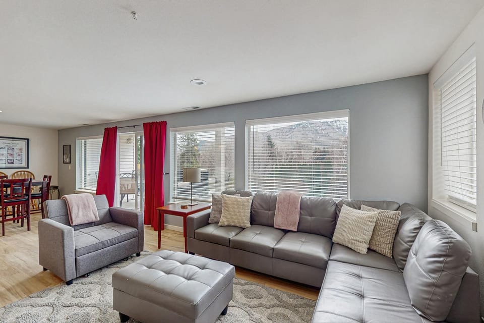 Park Pointe: (A104) Apartment in Chelan (In Town)