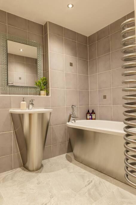 Bathroom, Bath