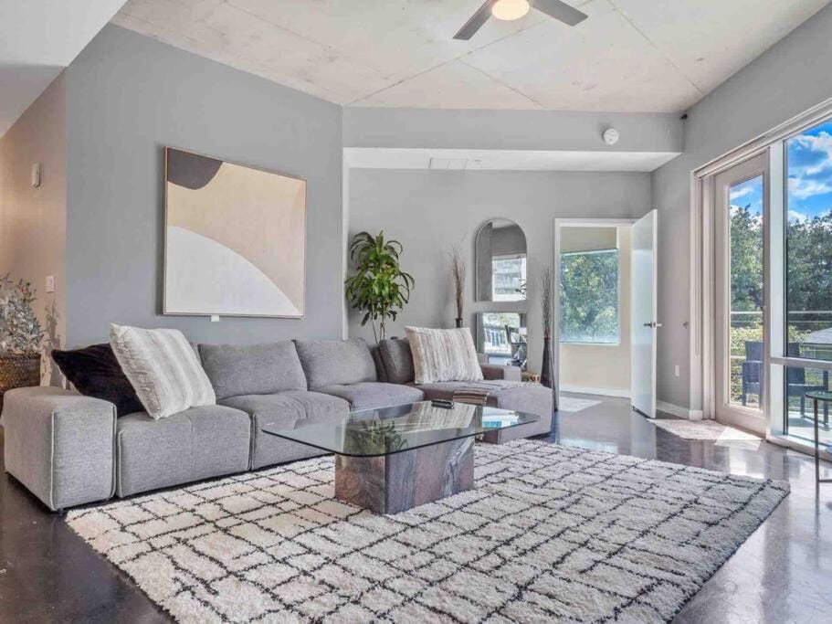 Lovely 2Bdrm 2Bath Thorton Park Condo with secure parking Apartment in Orlando