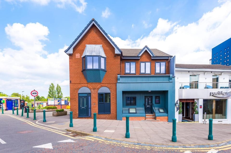 Property building, Street view, Location