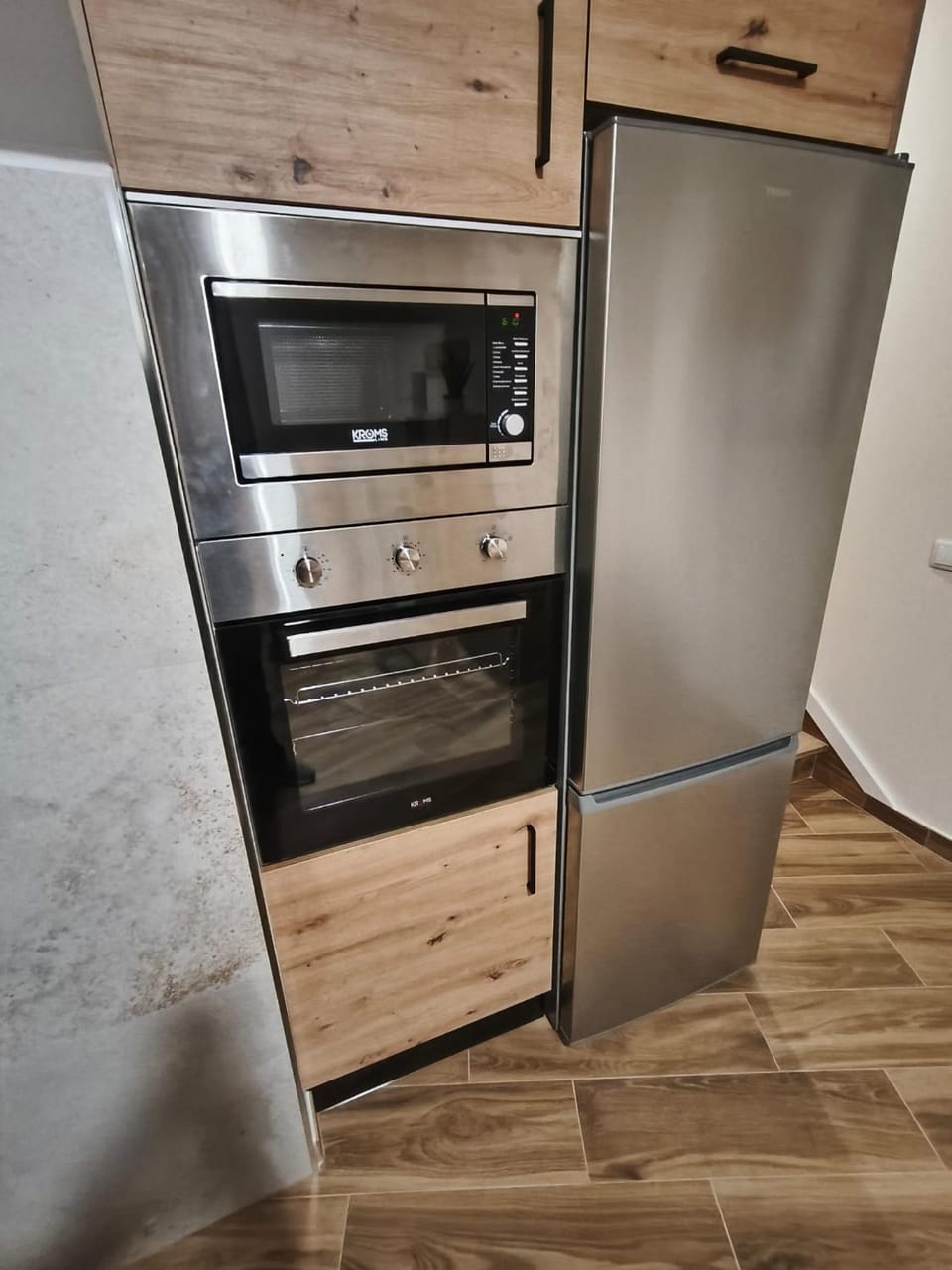 Kitchen or kitchenette, minibar, oven
