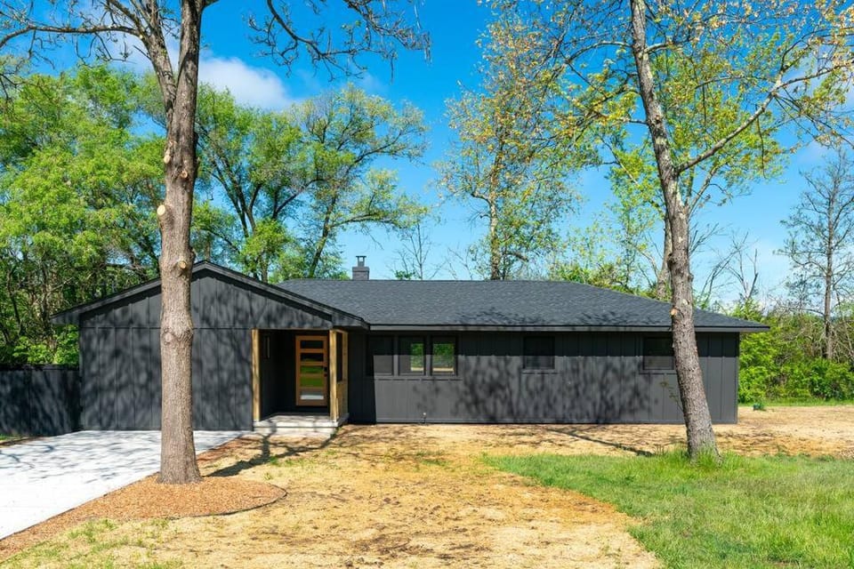 New Paltz Modern Zen Cabin Cabin in Hudson Valley