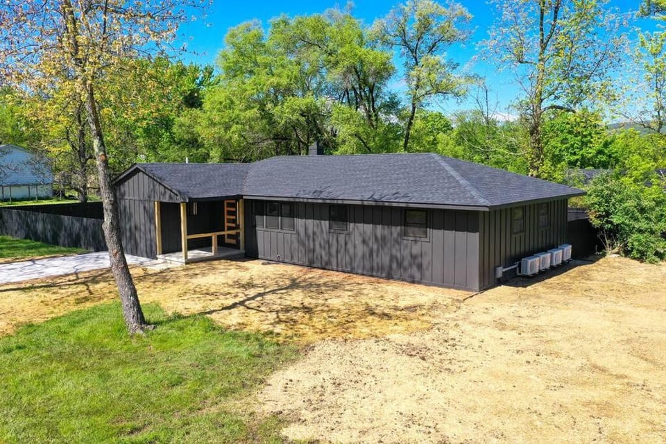 New Paltz Modern Zen Cabin Cabin in Hudson Valley