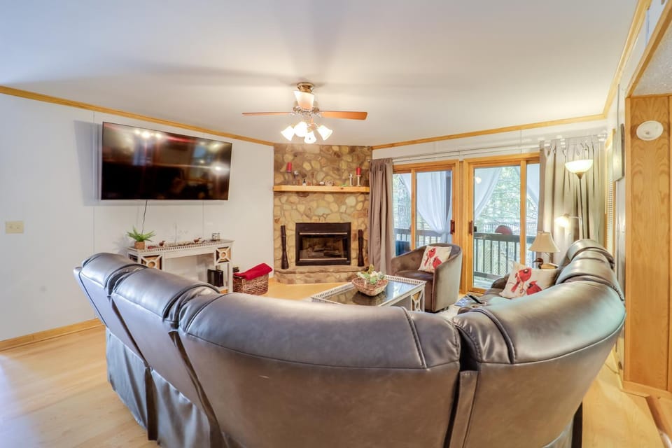 Community Perks! 'Mtn Serenity Retreat' in Newland House in Tennessee