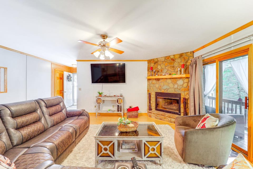 Community Perks! 'Mtn Serenity Retreat' in Newland House in Tennessee