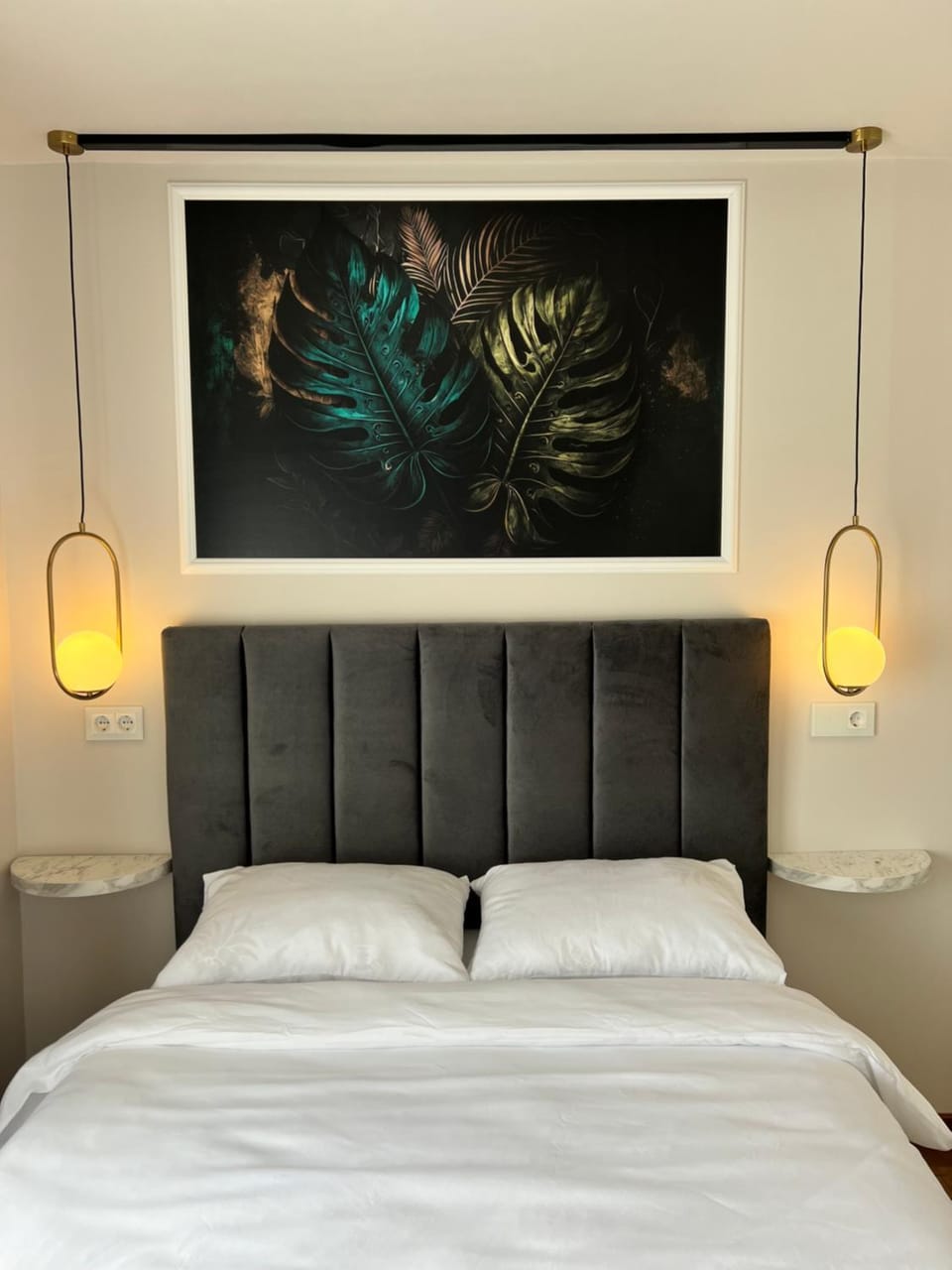 Bed, Photo of the whole room, Decorative detail, Bedroom