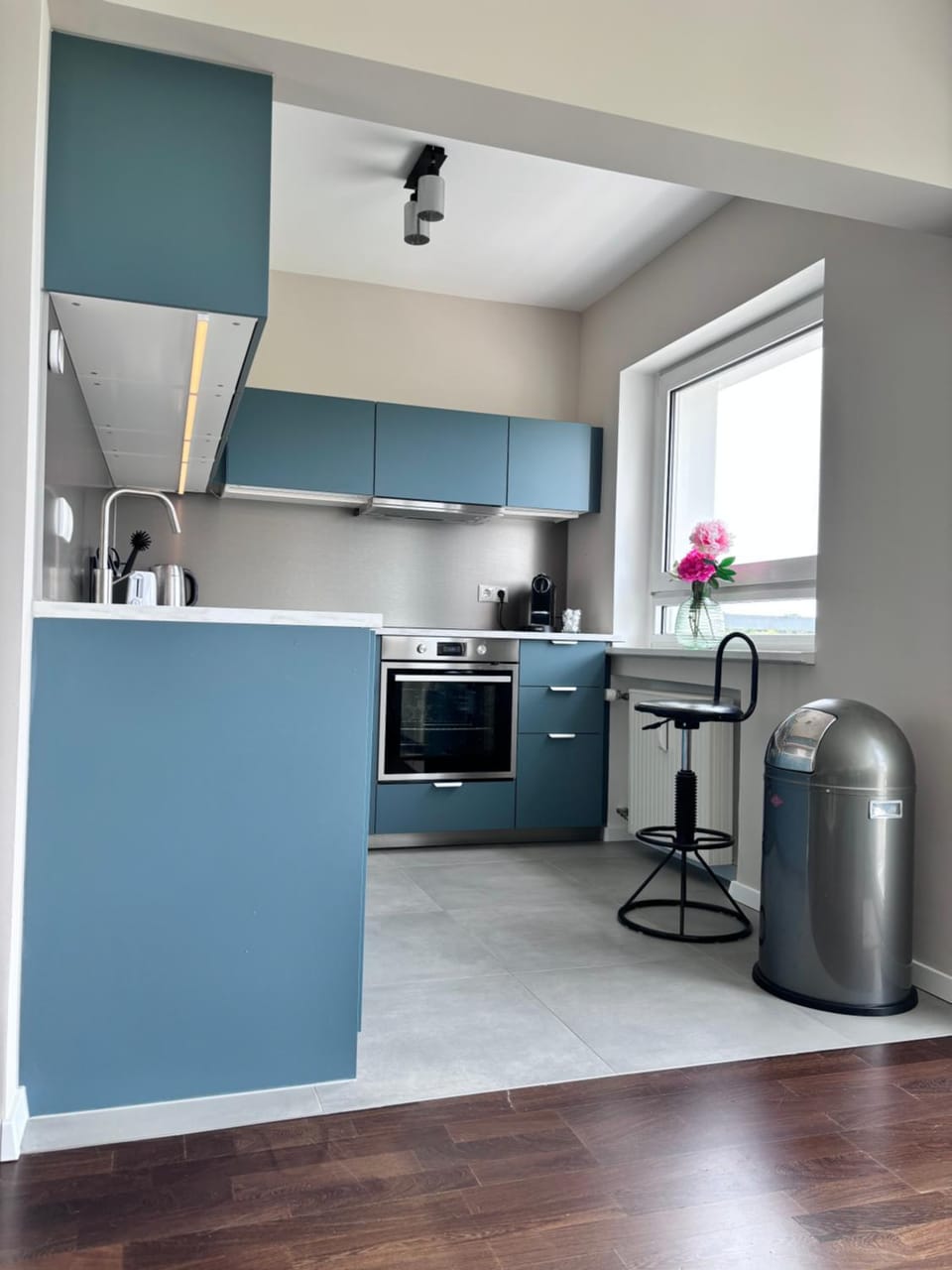 Coffee/tea facilities, Kitchen or kitchenette, dishwasher, stove, toaster