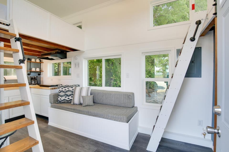 'The Chardonnay Chalet' Defiance Studio Trail! Apartment in Missouri
