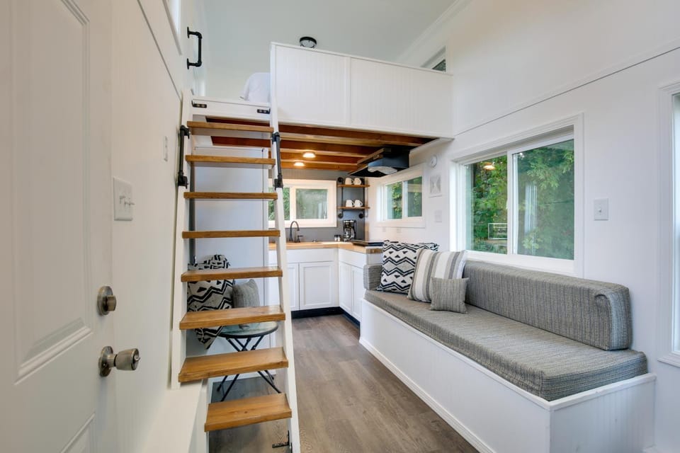 'The Chardonnay Chalet' Defiance Studio Trail! Apartment in Missouri