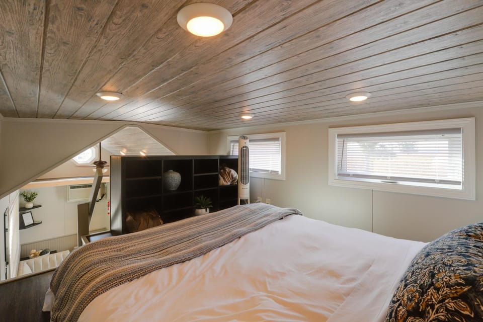 ‘The Merlot Bungalow’ Defiance Tiny Home on Trail Apartment in Missouri