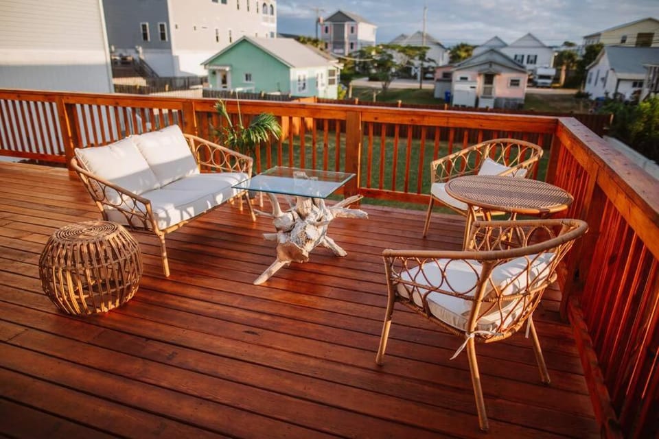 Dreamy Cottage 2 Blocks to Beach, Boardwalk & Lake House in Carolina Beach