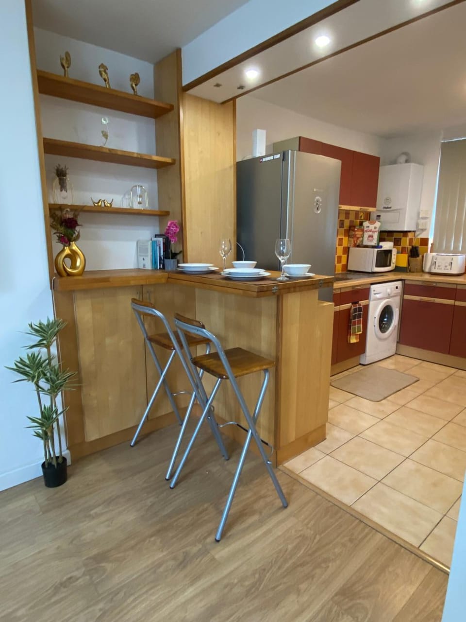 Dining area, minibar