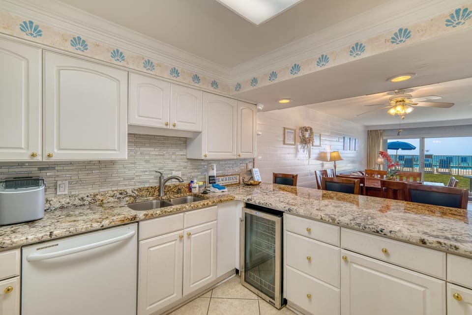 Dining area, dishwasher, kitchen