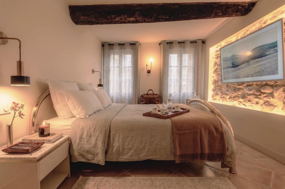 TV and multimedia, Photo of the whole room, Bedroom