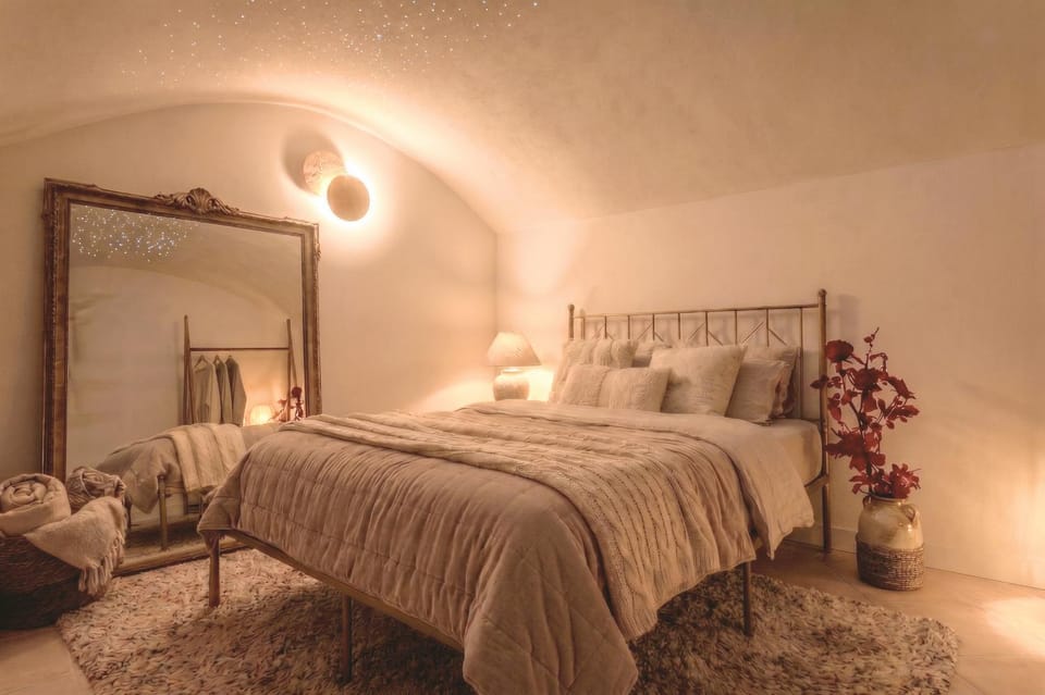 Bed, Photo of the whole room
