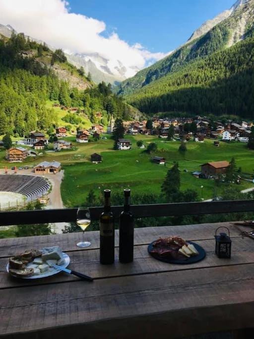 Magnifique racard rénové isolé 10 minutes de marche Chalet in Canton of Valais