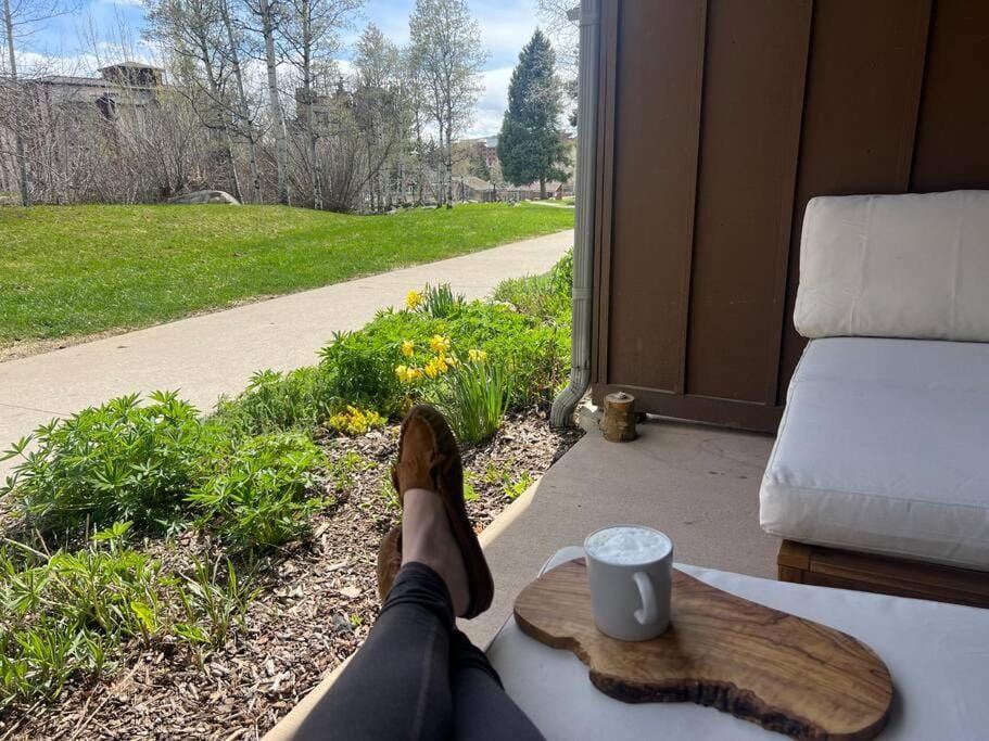 Ski In, Ski Out Cozy Creek Side Cabin w Front Yard Cabin in Steamboat Springs