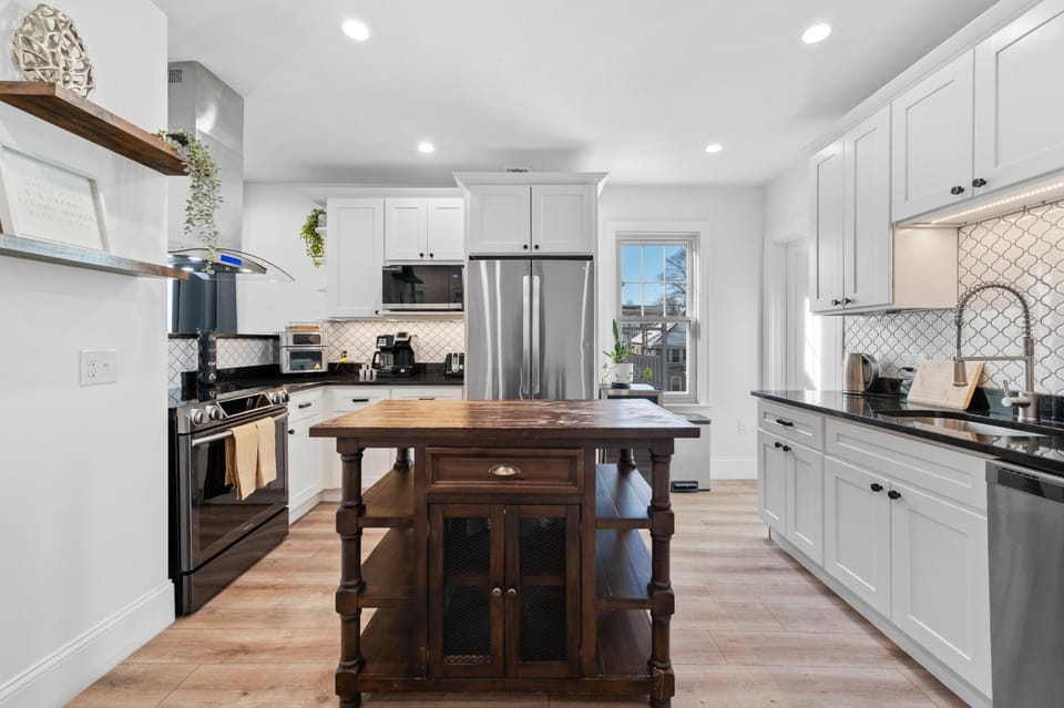 Boston First floor condo Apartment in Framingham