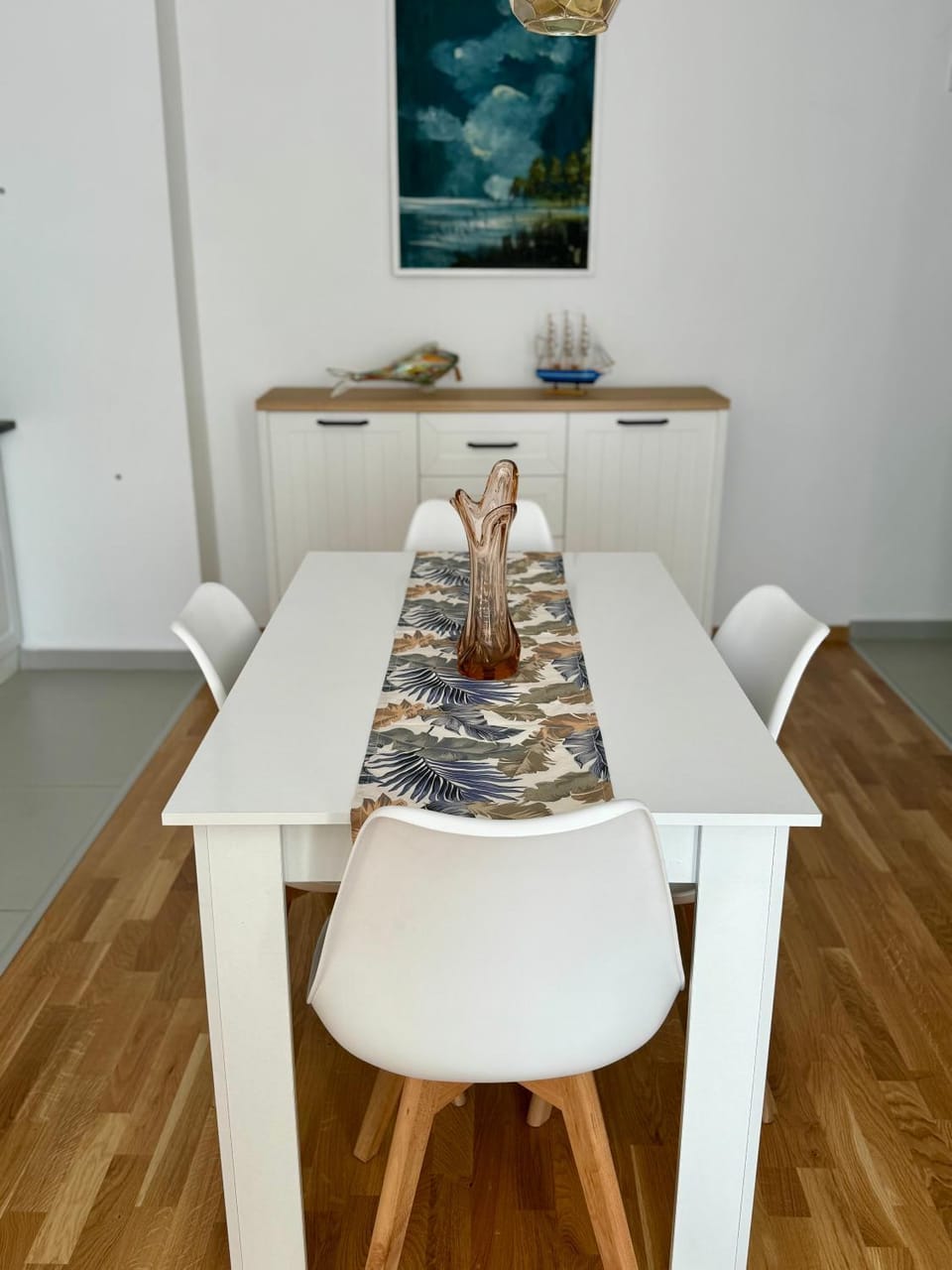 Activities, Seating area, Dining area